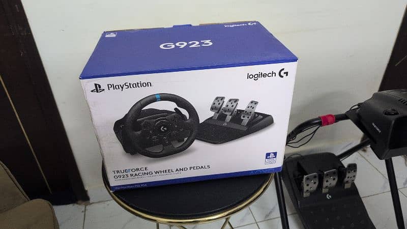 Logitech g923 with stand and box 3