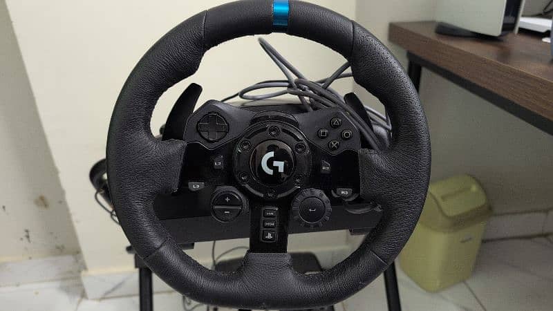 Logitech g923 with stand and box 4