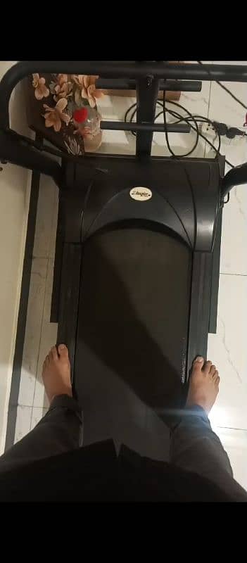 Treadmill with massager 5