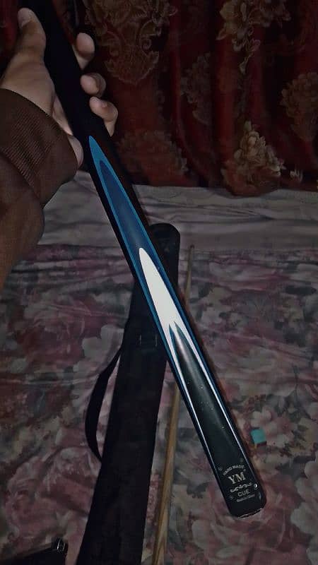 Snooker stick 2 piece with chalk and cover 10/10 condition New 2