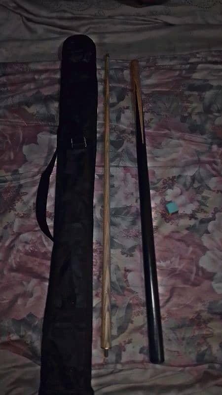 Snooker stick 2 piece with chalk and cover 10/10 condition New 3