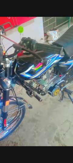 Honda 125 model 2007 and total jenewon parts ka sath tiyar kiya hy