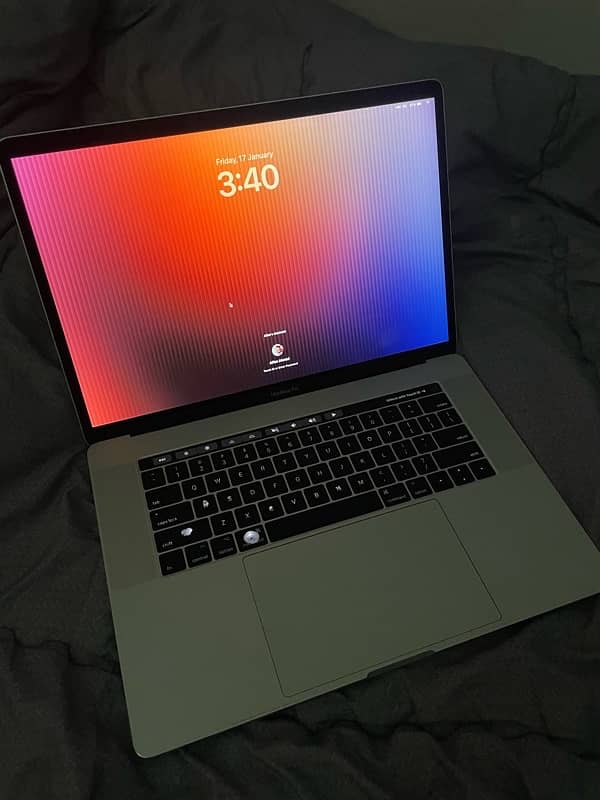 MacBook Pro 2017 i7 15inch 3