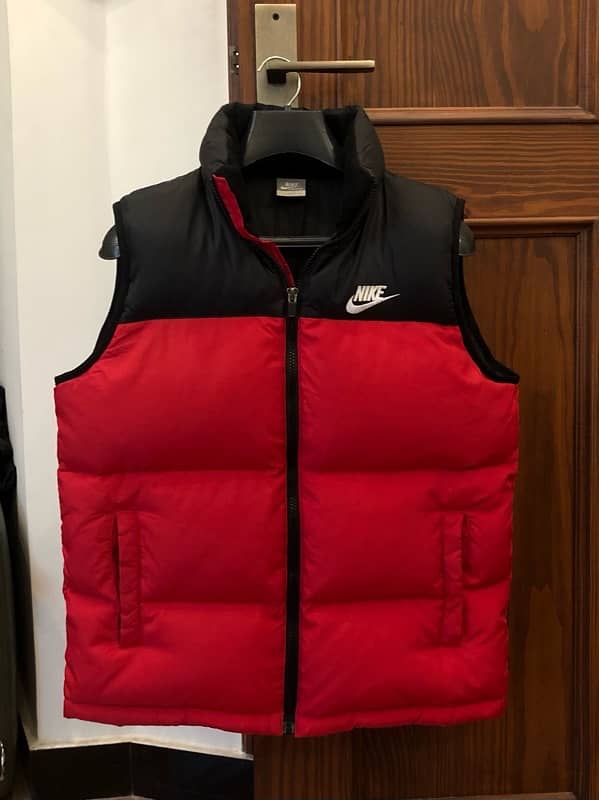 NIKE Puffer Vest Jacket 0