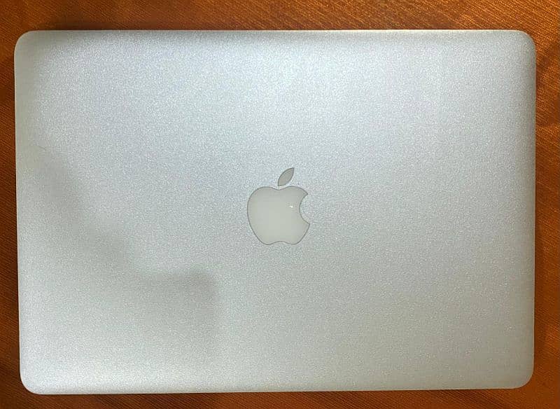 MACBOOK PRO 2015 | CORE I5 | 13 INCHES | 8 GB RAM | 128 GB SSD 8