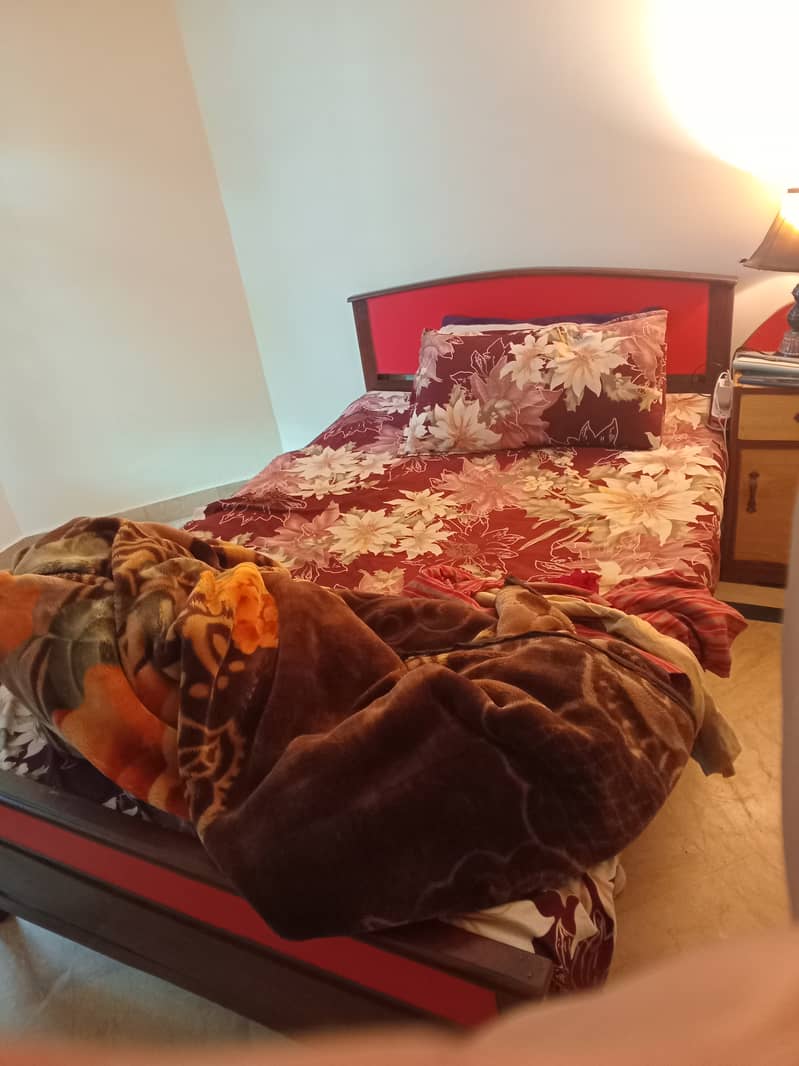 bed in good condition 0