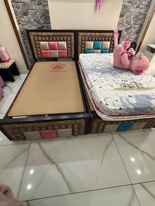 two single beds for sale 0