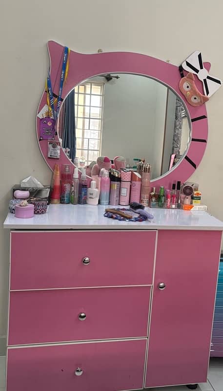 hello kitty dressing table 0