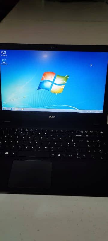 acer laptop in lush condition 8