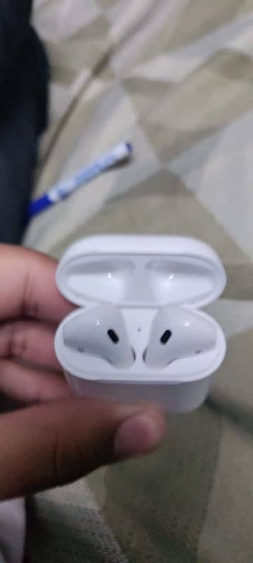 Apple AirPods 2 4