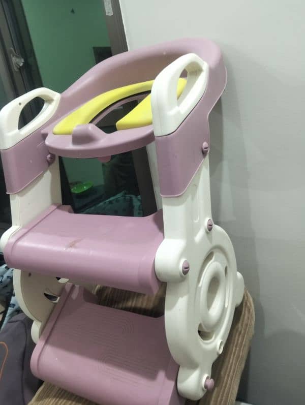 baby training seat 0