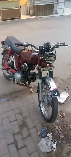 100cc Yamaha, file aur book complete, condition acchi hai,