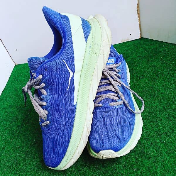 HOKA ONE ONE 1