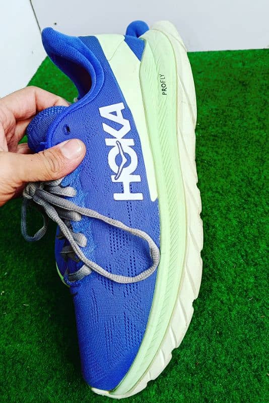 HOKA ONE ONE 2