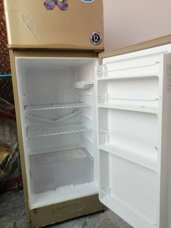 Fridge . . . . . 46,000 .   New Condition bilkol saf hai atna use nai hai 2