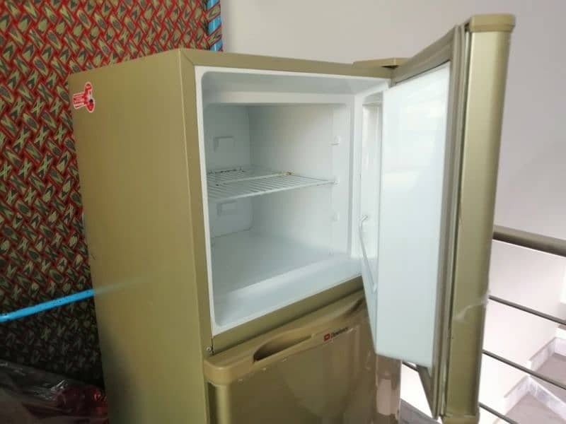 Fridge . . . . . 46,000 .   New Condition bilkol saf hai atna use nai hai 4