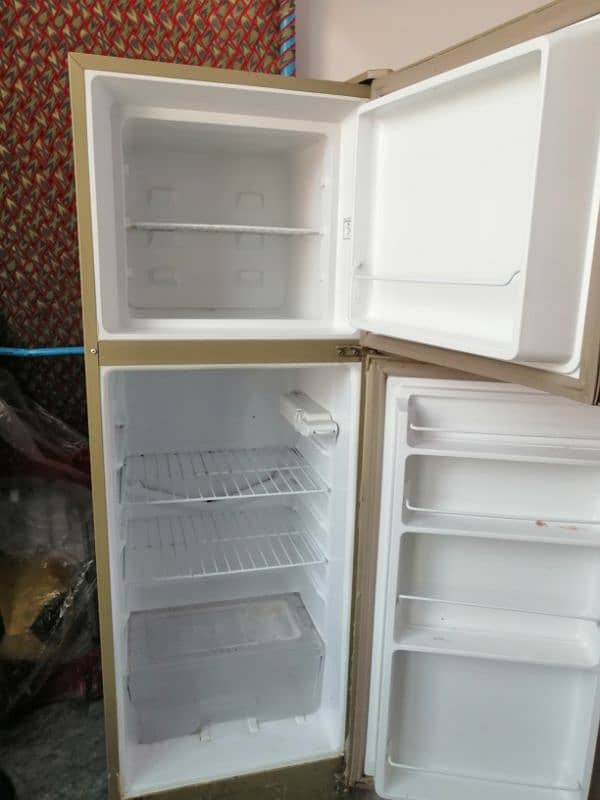 Fridge . . . . . 46,000 .   New Condition bilkol saf hai atna use nai hai 6