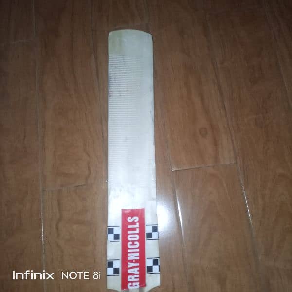 this is very good condition cricket bat wait one kilo gram 0