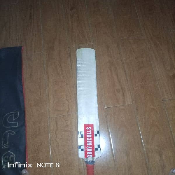 this is very good condition cricket bat wait one kilo gram 3