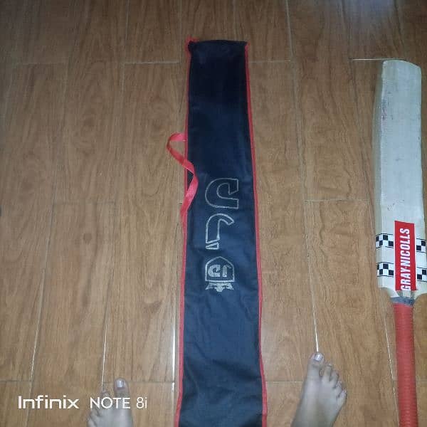 this is very good condition cricket bat wait one kilo gram 4