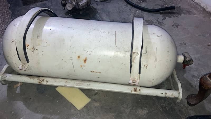 Suzuki cultus car gas cylinder with gas kit 1