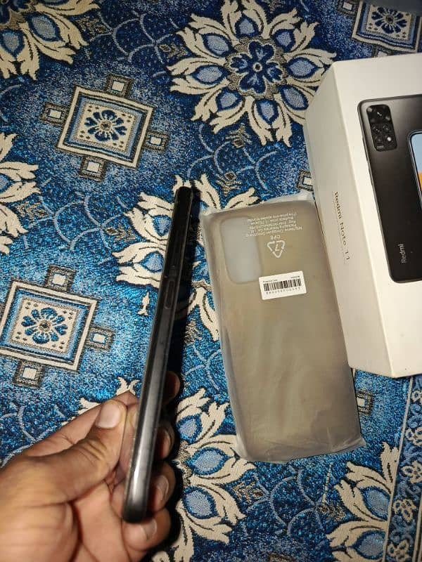 redmi note 11 6/128with dabba charger  just panel chanj ha 2