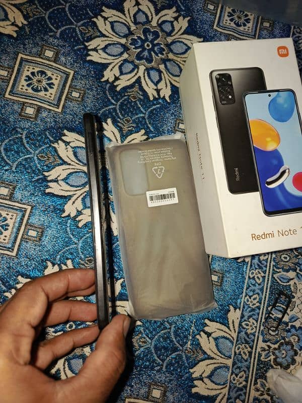 redmi note 11 6/128with dabba charger  just panel chanj ha 5