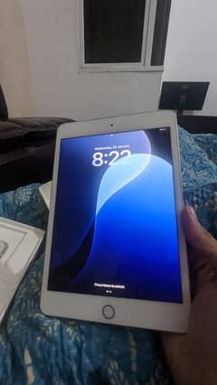 IPAD MINI 5 WITH BOX & CHARGER