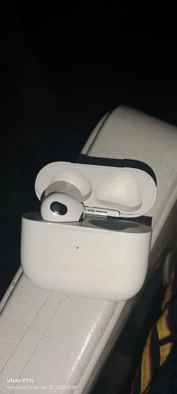 apple original 3rd generation airpods 2