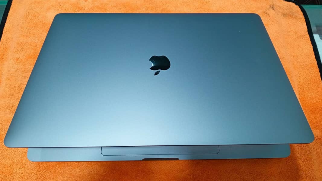 MacBook Pro 2019 A2141-8-Core/Core i9 Retina Display 16-inch-16/1TB 0