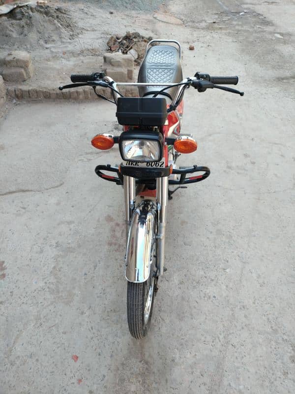 Honda CG 125 he bohat achi condition me he copy letter clearly he 3