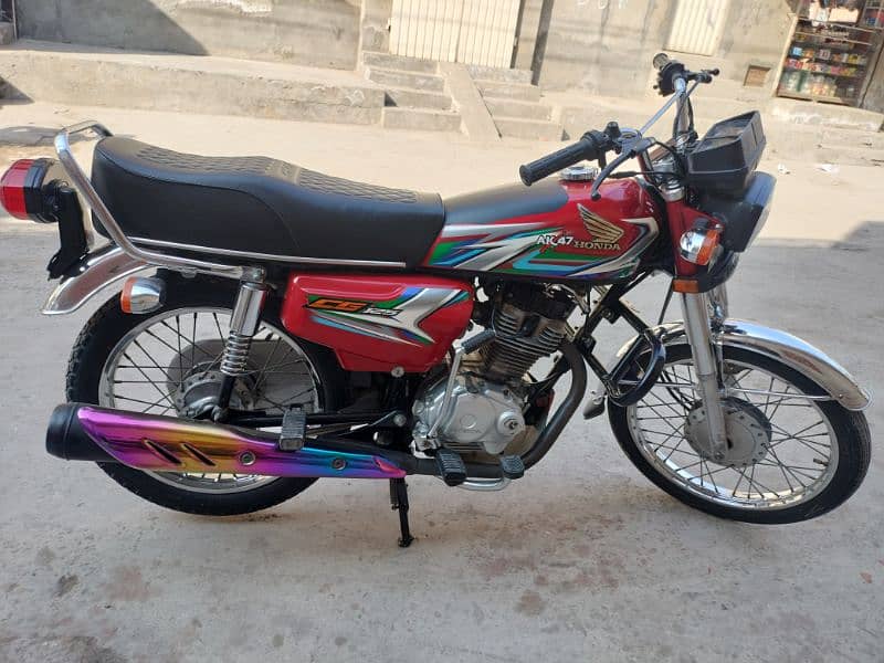 Honda CG 125 he bohat achi condition me he copy letter clearly he 4