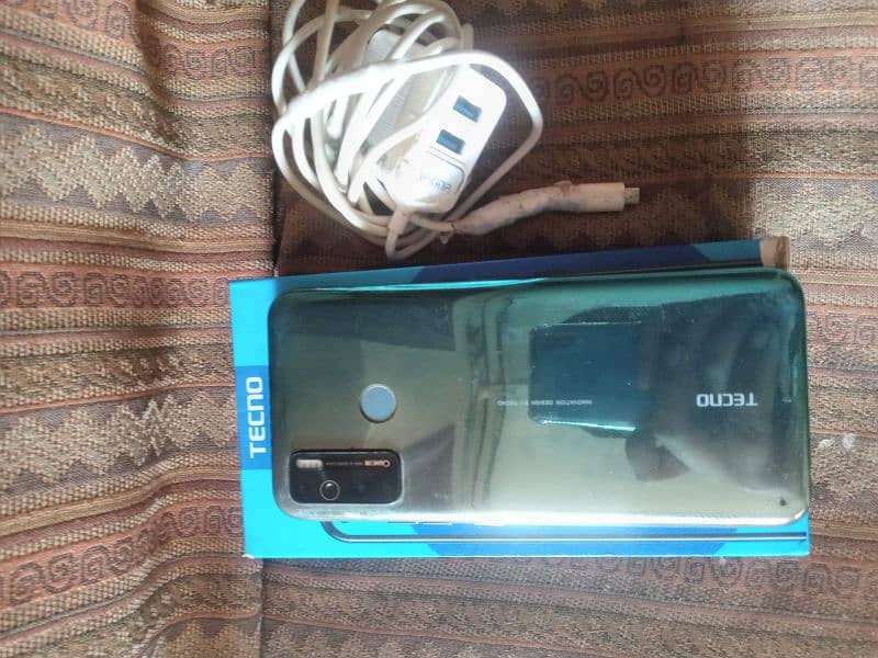 techno. camon15. condition. 10/10 ha ram4GB. rom. 64. GB. set. box. charger. 0