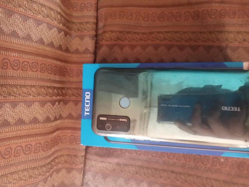 techno. camon15. condition. 10/10 ha ram4GB. rom. 64. GB. set. box. charger. 1