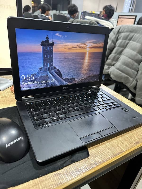 Dell LATITUDE E7250 8/256 SSD i5 VPRO 0