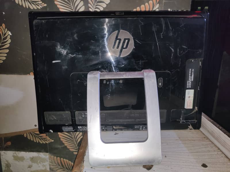 HP TouchSmart 600-1050 All-in-One Desktop Computer 7