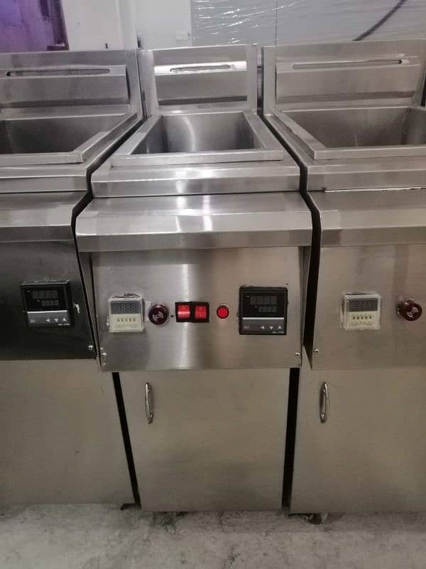 deep fryers 16 litter automatic we have pizza oven fast food machinery 1