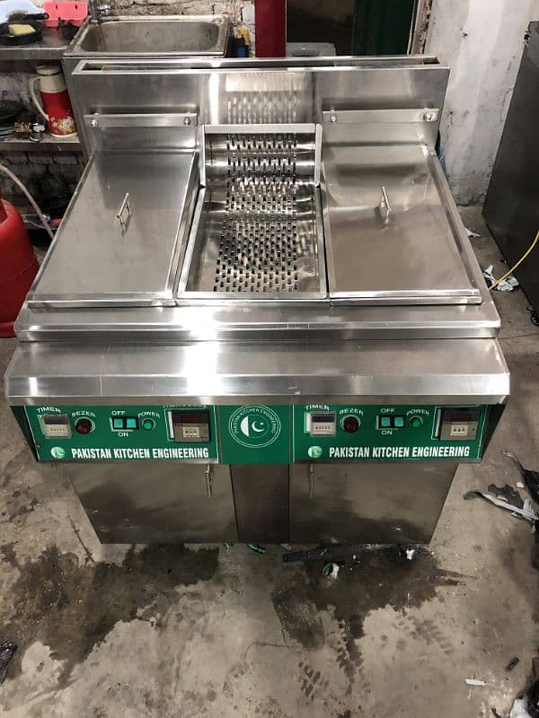 deep fryers 16 litter automatic we have pizza oven fast food machinery 4