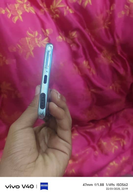 v30e blue colour 10/10 condition 2