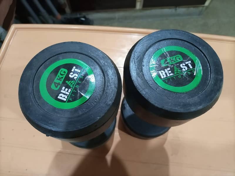 pair of 4kg dumbbells | High quality | Reasonable price 0