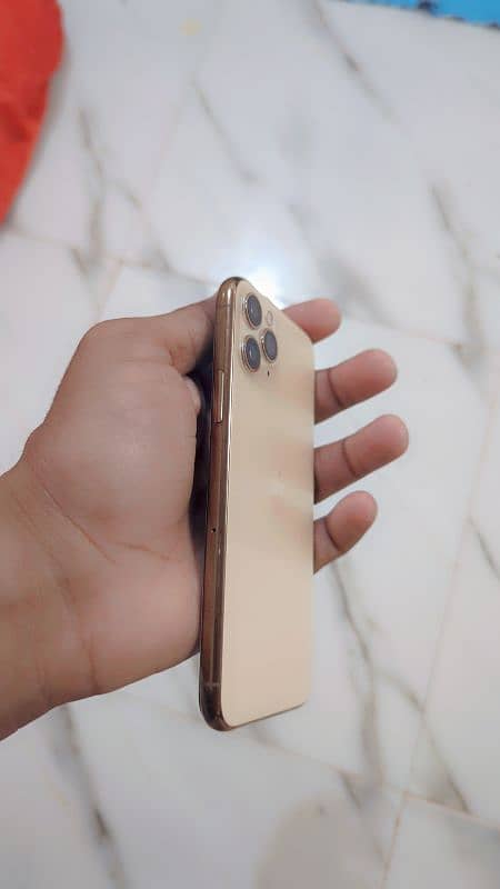 IPHONE 11 PRO 512 GB PTA APPROVED IN MINT CONDITION 4