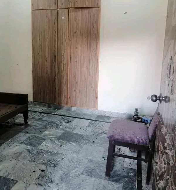 Room In Model Town Link Road Sized 350 Square Feet Is Available 3