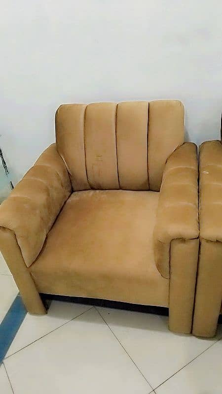 i m selling 5 Seater Sofa set 1