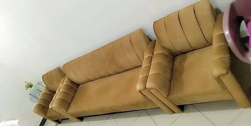 i m selling 5 Seater Sofa set 2