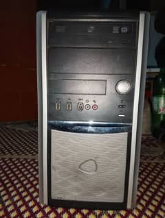 Core i5 4570, 12GB RAM, 256GB SSD, 500GB HHD, 500Watt PSU, H81 MB.