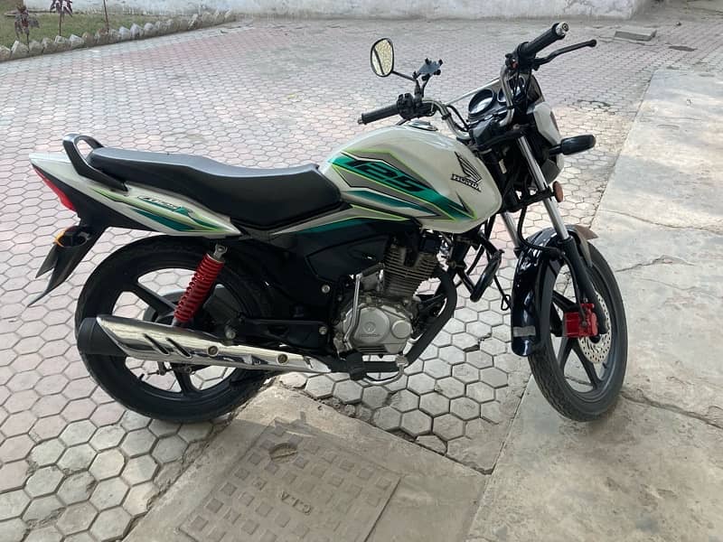 Honda CB 125f Special Edition 2022 1