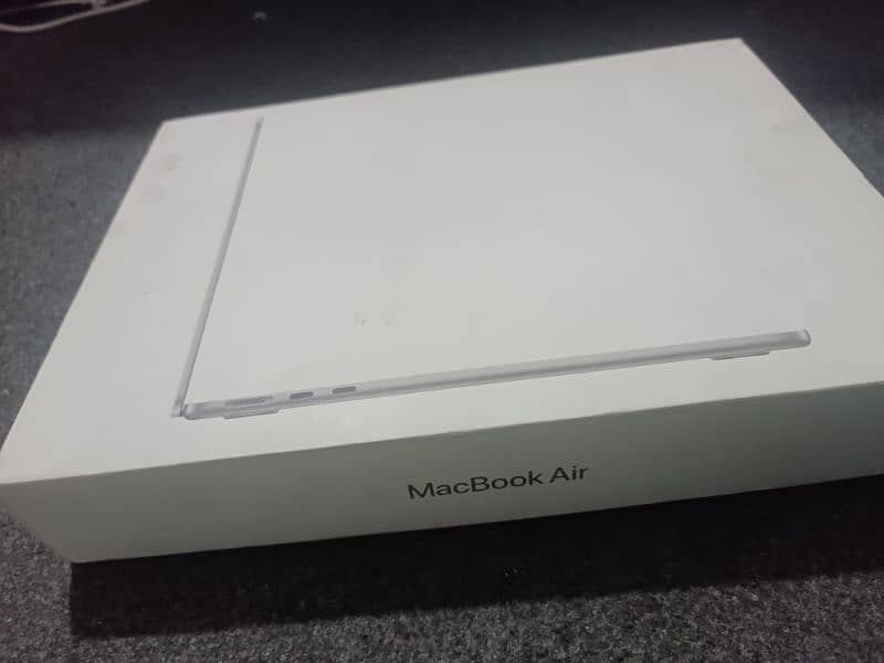 Macbook Air M3 8/256 13" 1