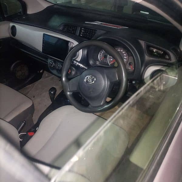 Toyota Vitz 2011 2