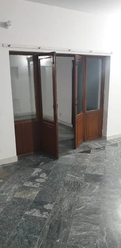 FOR RENT UPPER PORTION WAPDA TOWN B4 BLOCK NEAR WAPDA ROUND ABOUT PIA SOCIETY GOOD LOCATION 3 BEDROOM 3 BATHROOM 10