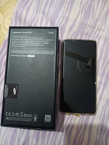 Selling my Samsung Galaxy S10 Plus 7